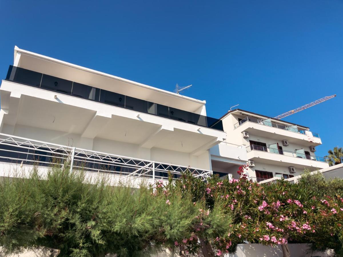 Apartments Goro Подстрана Екстер'єр фото